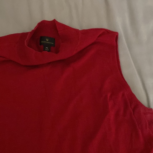 Sleeveless red sweater - Picture 3 of 3